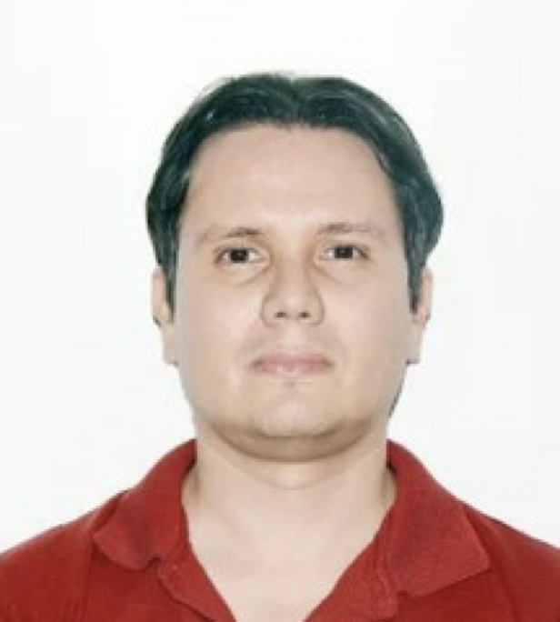 Professional headshot of Saul Calderón PhD